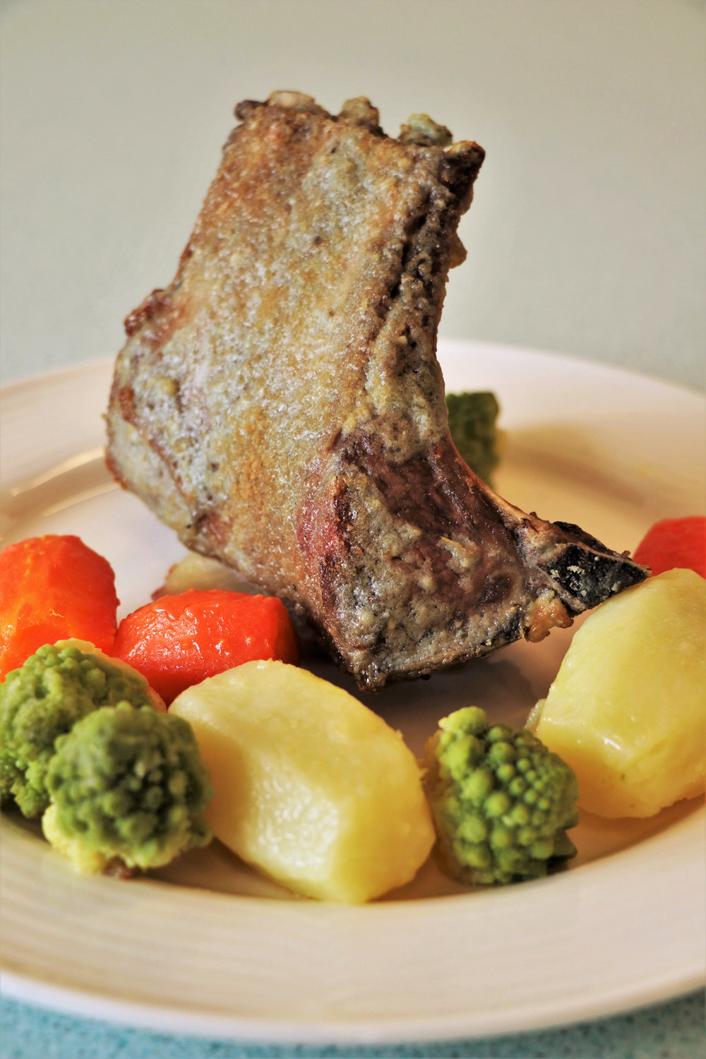 Carré d’agneau gratiné au roquefort